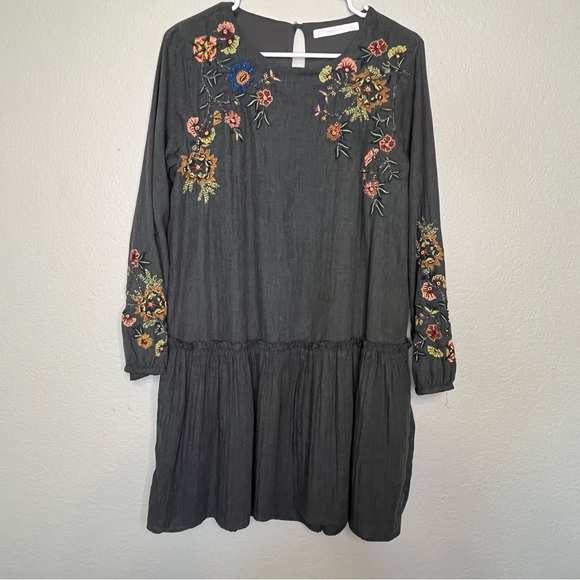 Zara Trafaluc Collection Embroidered Floral Gray Dress Size Large - Picture 1 of 14